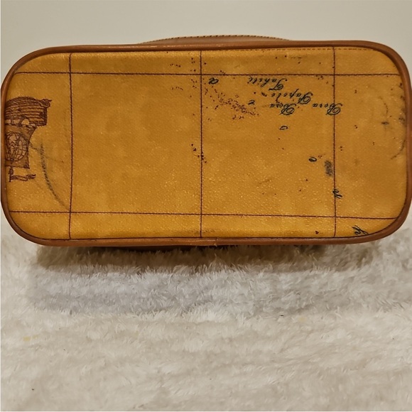 Alviero Martini Classe World Bucket Bag Crossbody Bag EUC - Picture 6 of 13